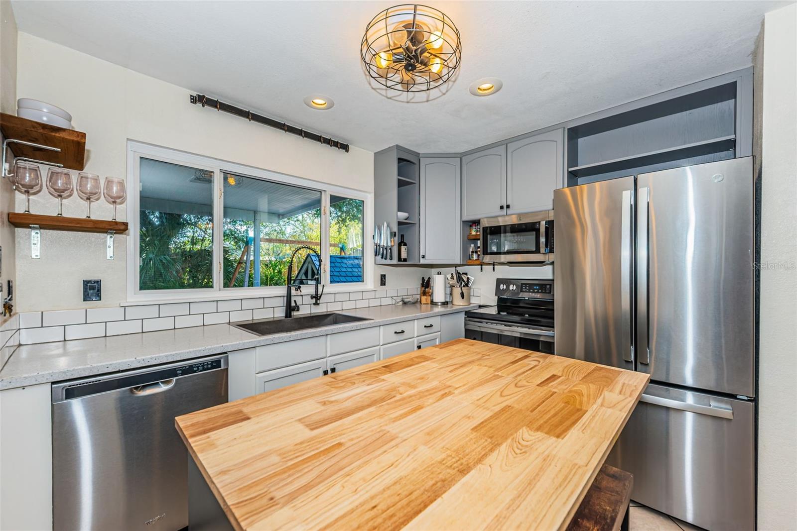 MEADOW LAWN 1ST ADD - Residential