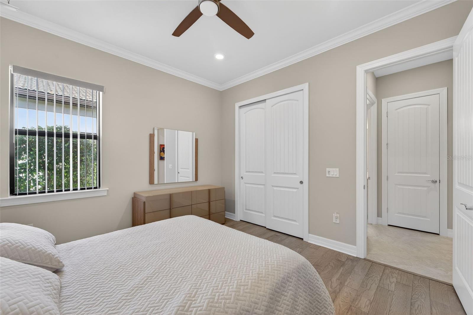 ISLANDWALK - Residential