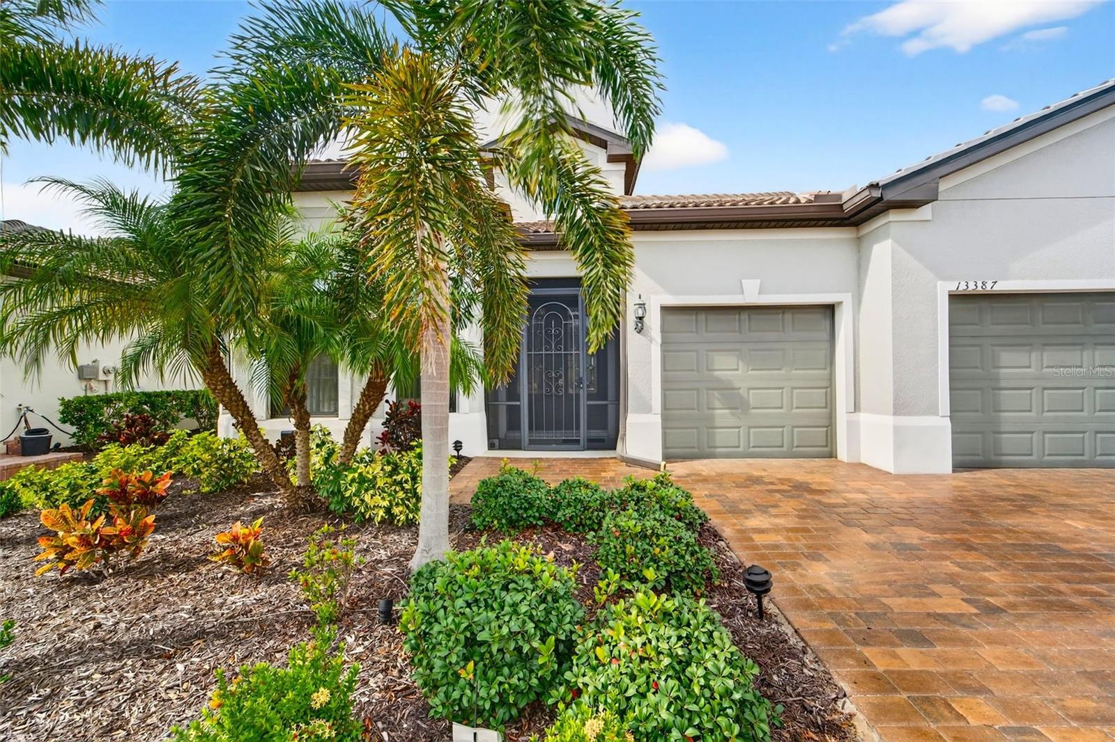 ISLANDWALK - Residential