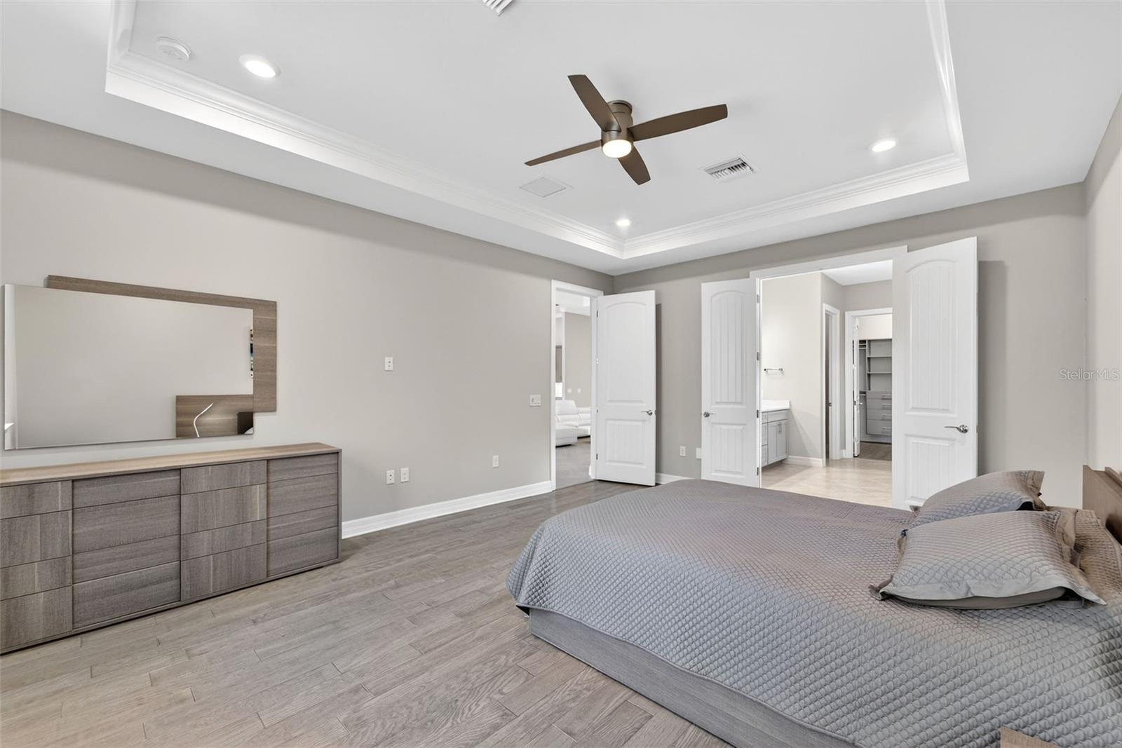 ISLANDWALK - Residential