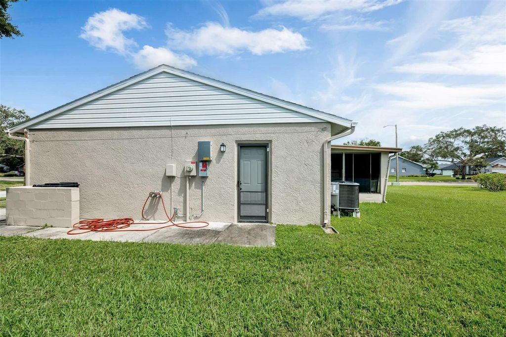 Photo of 3900 105th Avenue N, Clearwater, FL 33762 (MLS # O6335799)