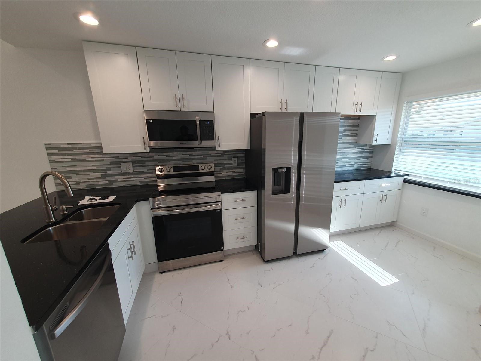 HIDDEN LAKE VILLAS - Residential Lease