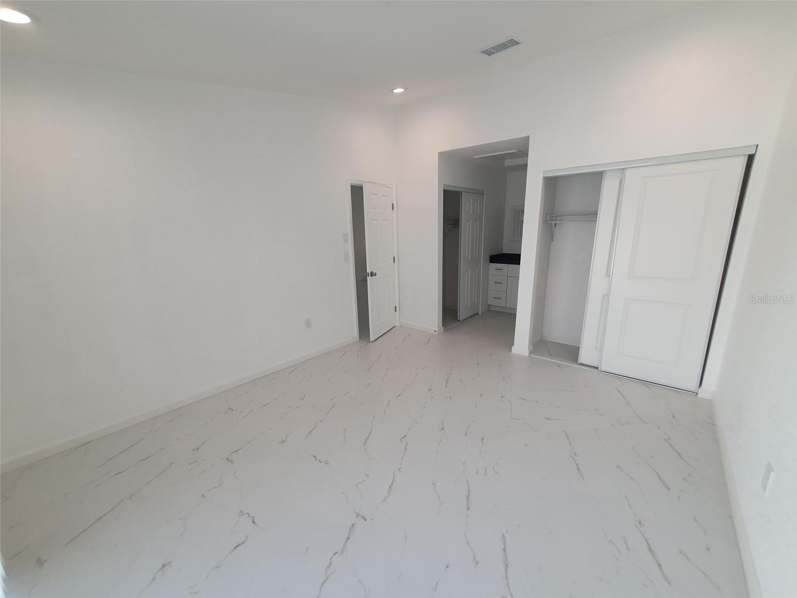 HIDDEN LAKE VILLAS - Residential Lease