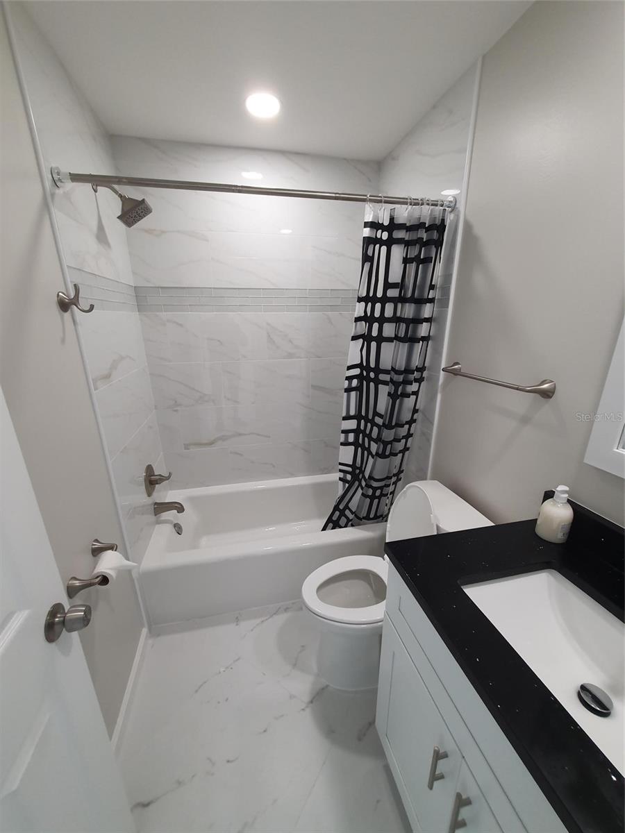 HIDDEN LAKE VILLAS - Residential Lease