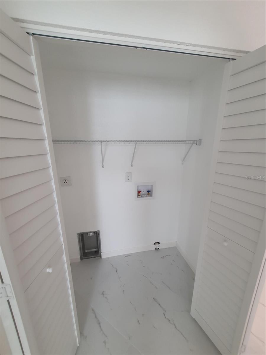 HIDDEN LAKE VILLAS - Residential Lease