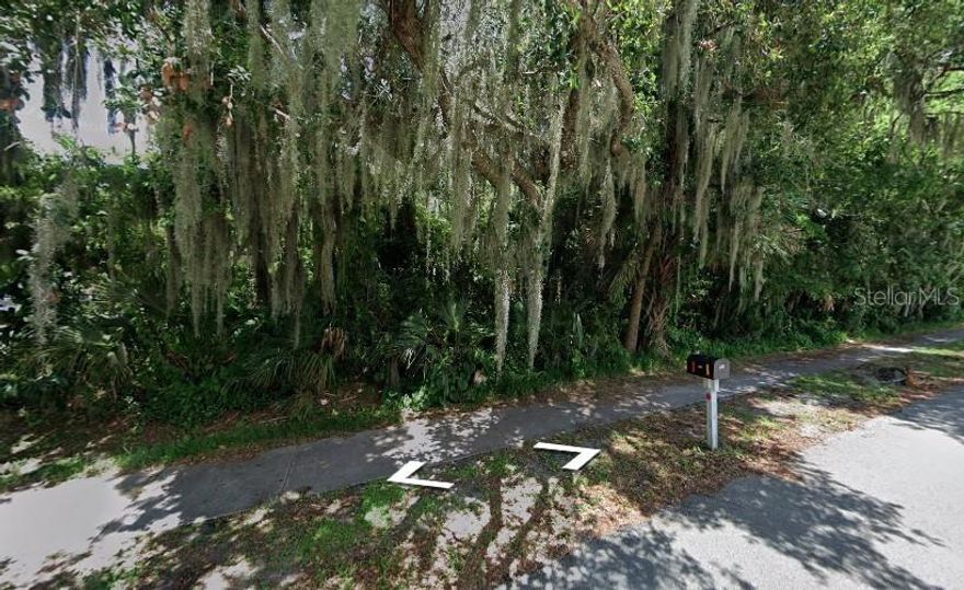 2 Residential Vacant Lots -Ready for your new home or long term investment. 80 X 100 and located in sought after established neighborhood. Property lies next to three other vacant lots providing opportunity to combine for a large estate lot.; Cleared: No