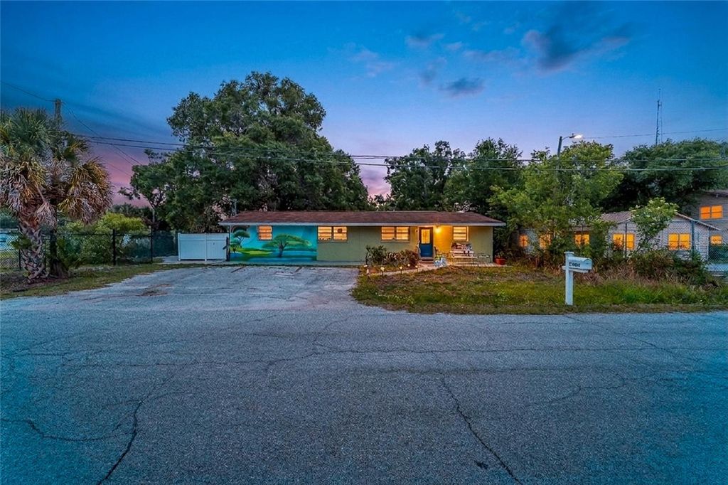 Photo of 14009 N 20th Street, Tampa, FL 33613 (MLS # TB8504731)