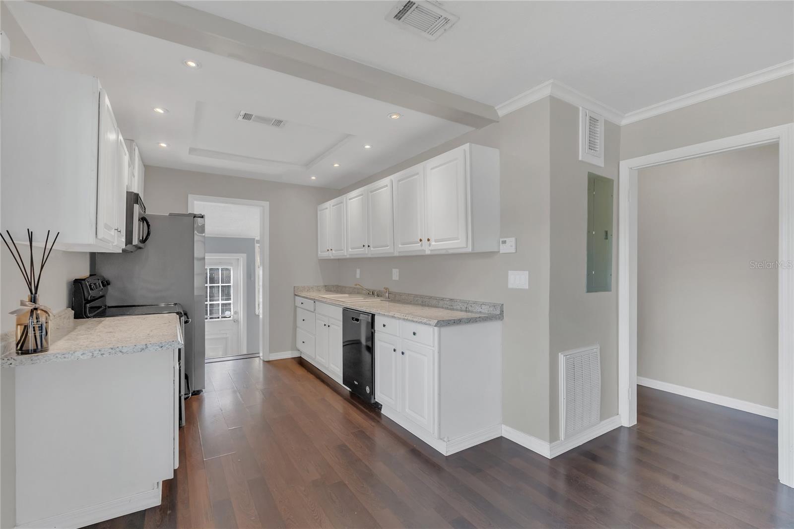 2106 CORDOVA DRIVE