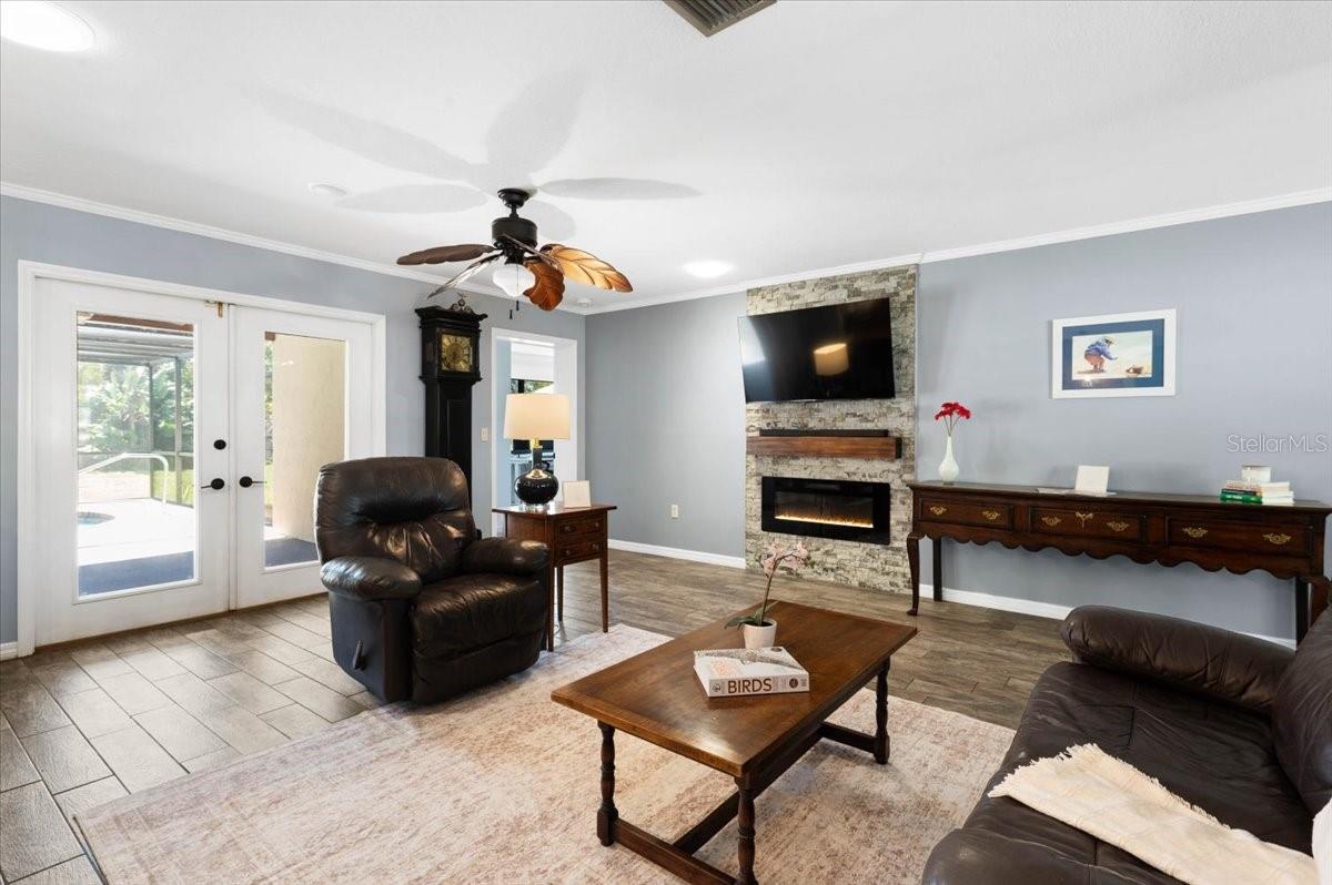 PINE LAKES - Residential