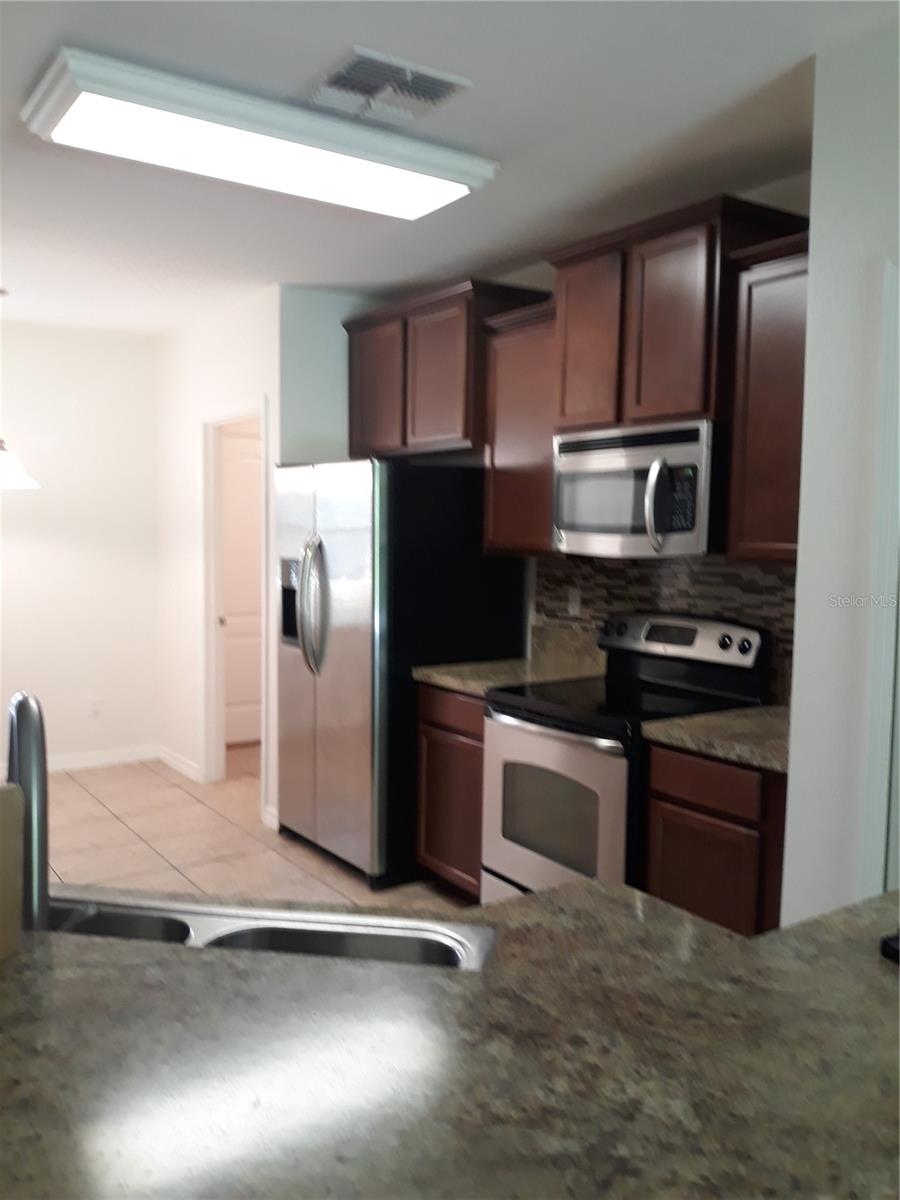 GROVELAND WESTWOOD PH 02 - Residential Lease