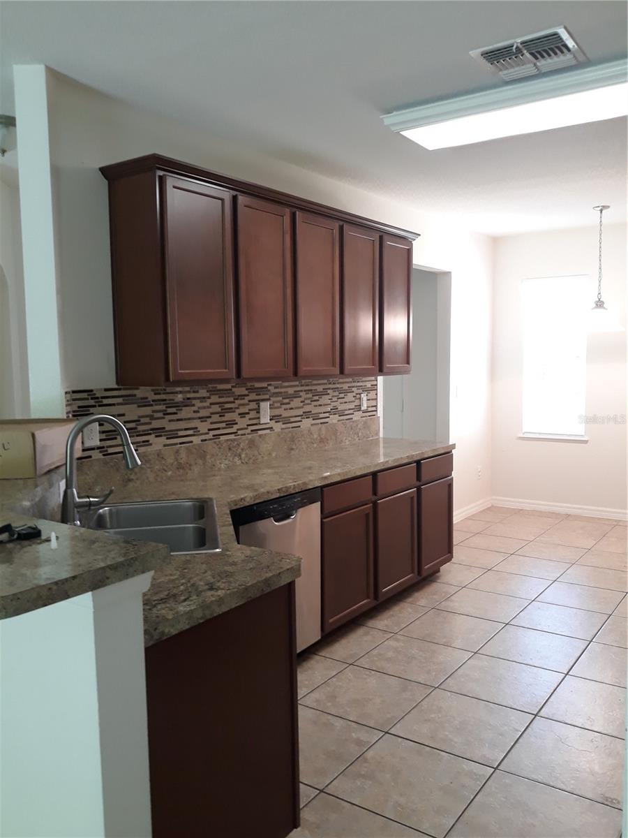 GROVELAND WESTWOOD PH 02 - Residential Lease