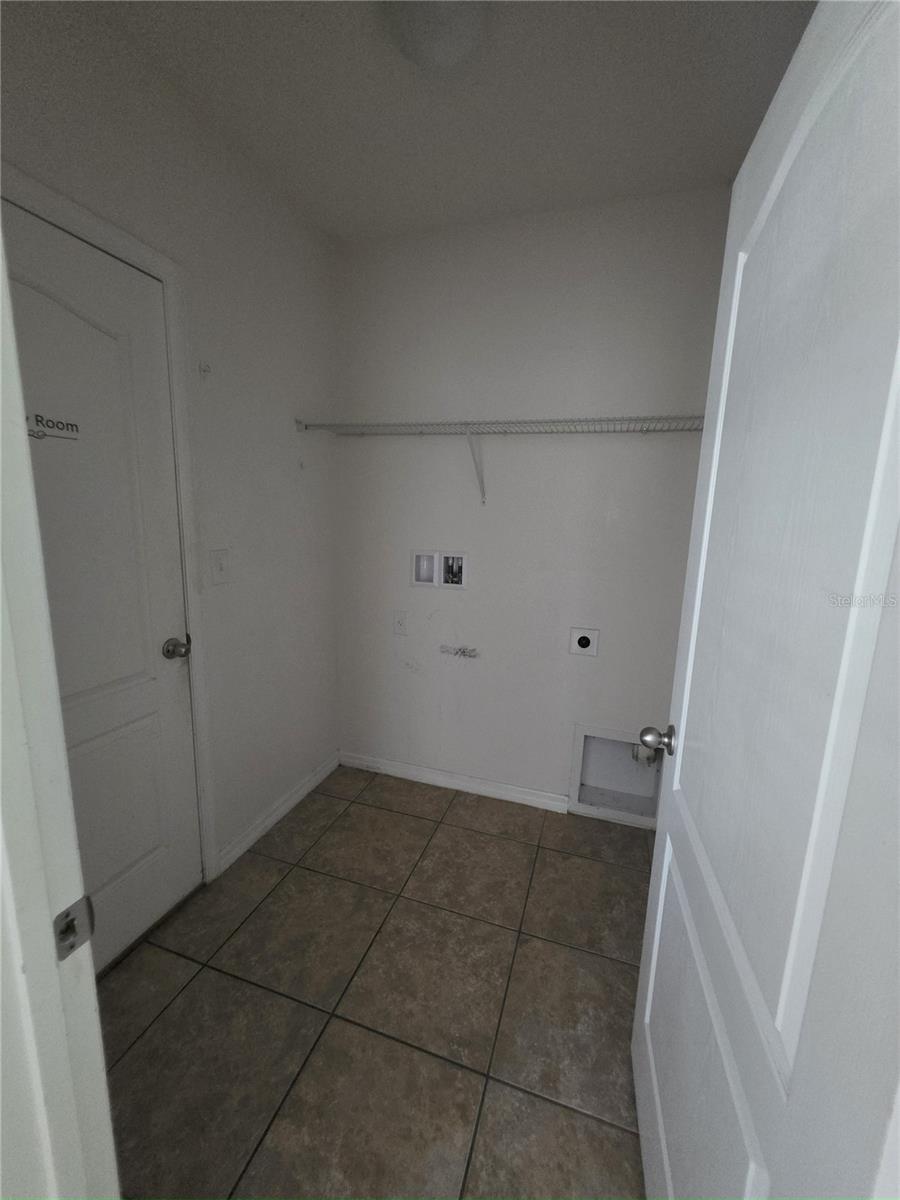 GROVELAND WESTWOOD PH 02 - Residential Lease