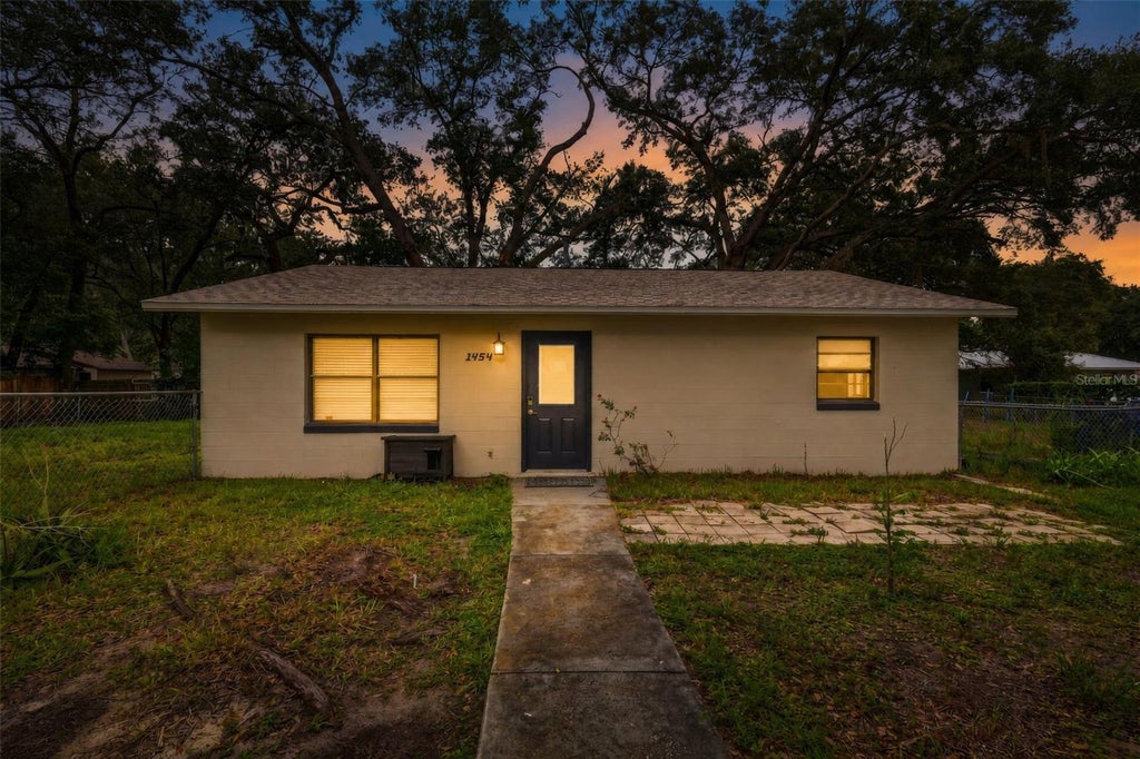 Photo of 1454 Howard Street, Groveland, FL 34736 (MLS # G5116092)