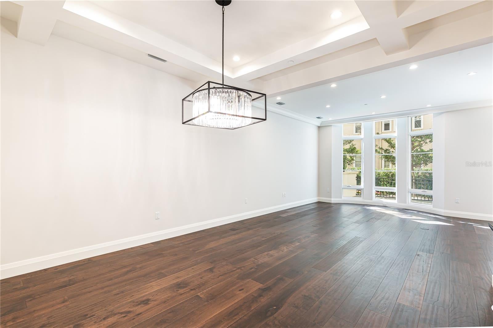 125 S INTERLACHEN AVENUE 2