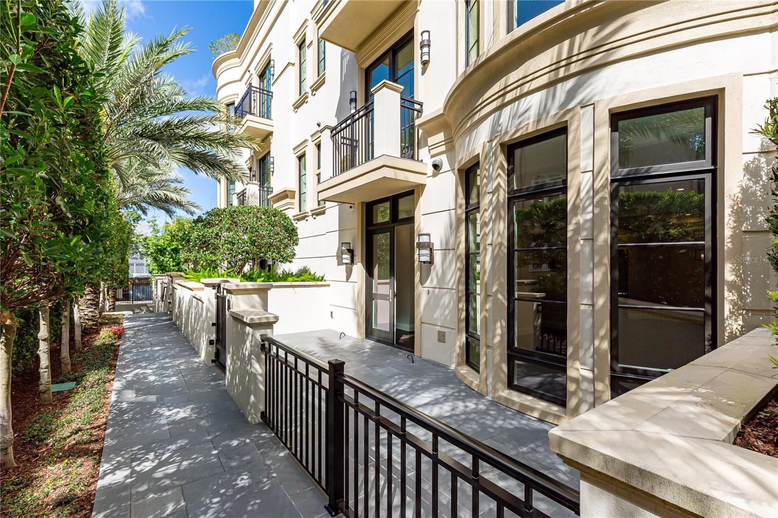 125 S INTERLACHEN AVENUE 2