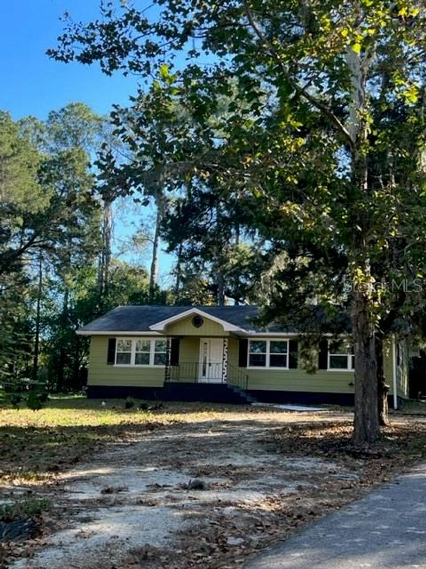 Country living yet only five miles to Paddock Mall! COMPLETLEY REMODELED WITH BRAND NEW APPLIANCES, CEILING FANS, WINDOW BLINDS, FLOORING, LIGHT FIXTURES AND BATHROOMS!! Situated on over an acre with a screened porch and outdoor patio! Surrounded by gorgeous oak trees! Appliances include a smooth-top electric stove, refrigerator, dishwasher and washer. No pets and no smoking allowed. This beautiful, fully remodeled home sits high in a hill, is convenient to shopping, medical, restaurants and schools and is only minutes to the Florida Greenway and Horse Park in the Shady Road area. References and credit check required. To Apply: Credit check of $50.00 per adult and Lease Prep Fee of $100,00. First, Last and Security Deposit required ($4500). NO PETS ALLOWED