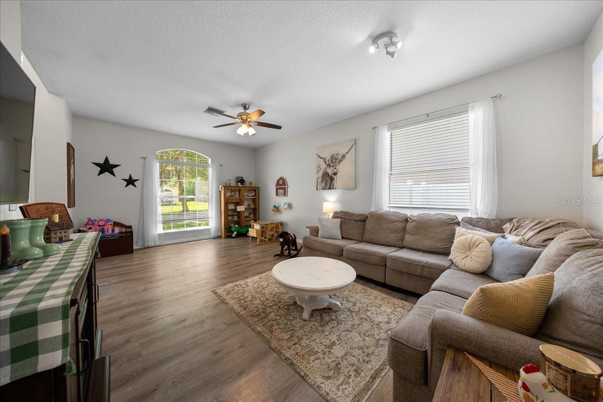 COLONY LAKES - Residential