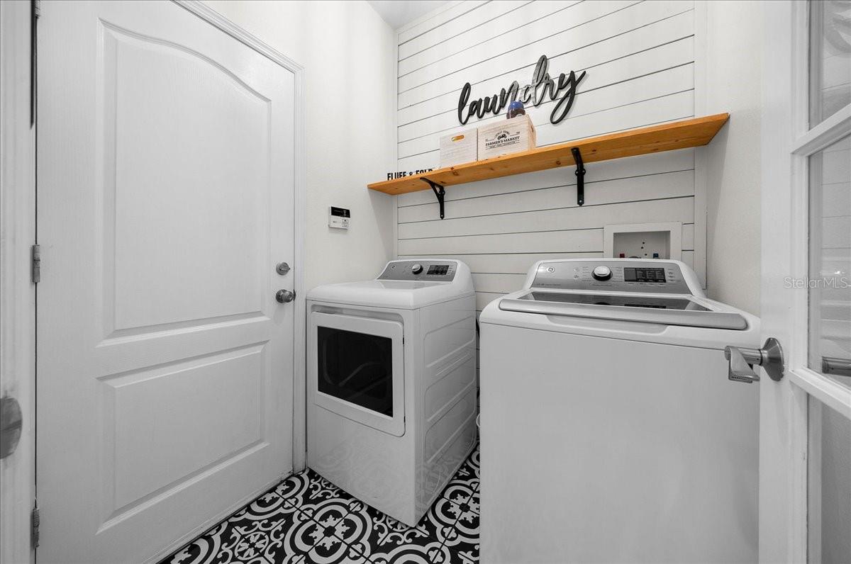COLONY LAKES - Residential
