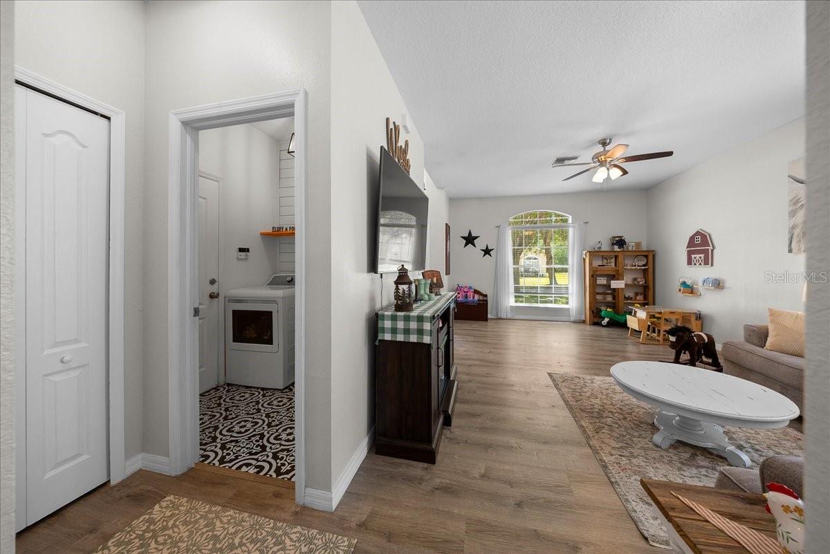 COLONY LAKES - Residential