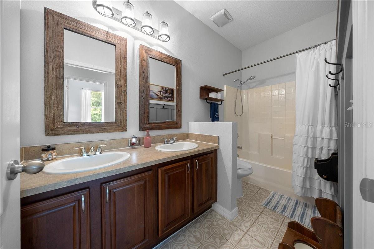 COLONY LAKES - Residential