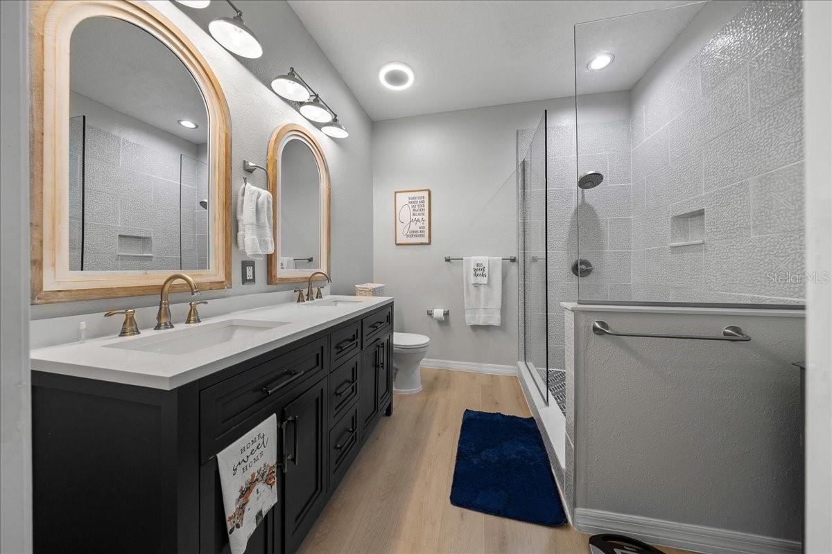 COLONY LAKES - Residential