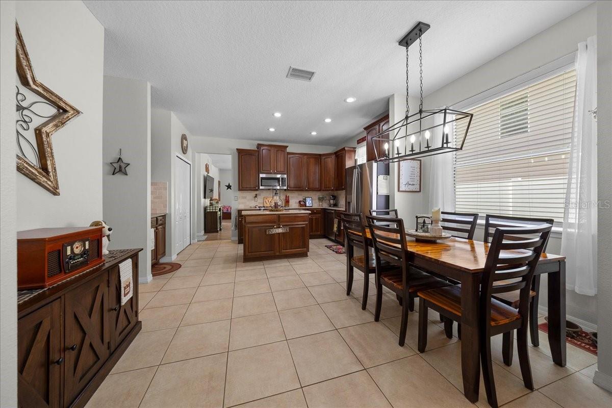COLONY LAKES - Residential