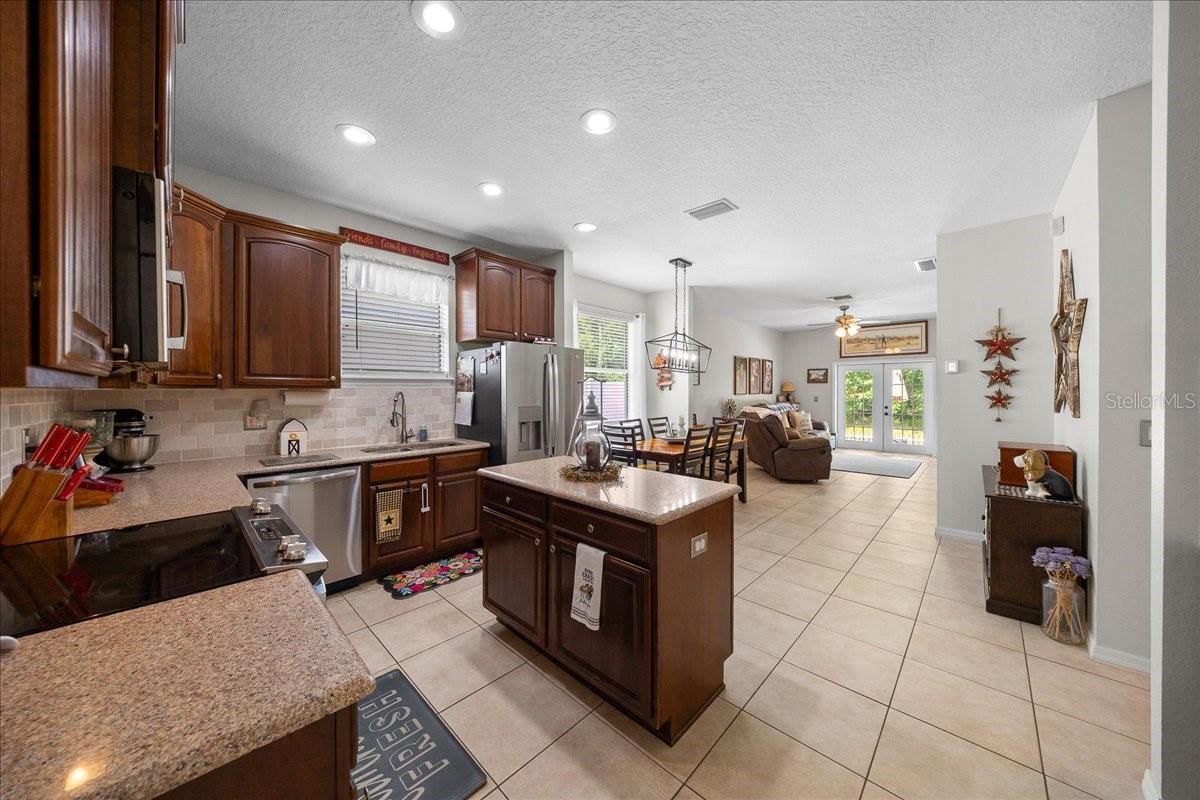 COLONY LAKES - Residential