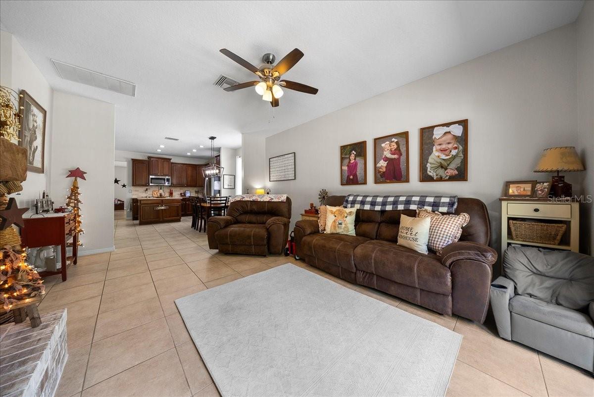 COLONY LAKES - Residential