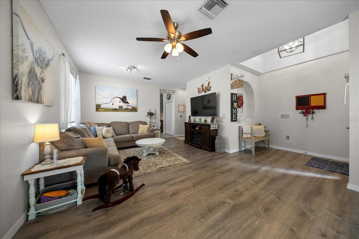 COLONY LAKES - Residential