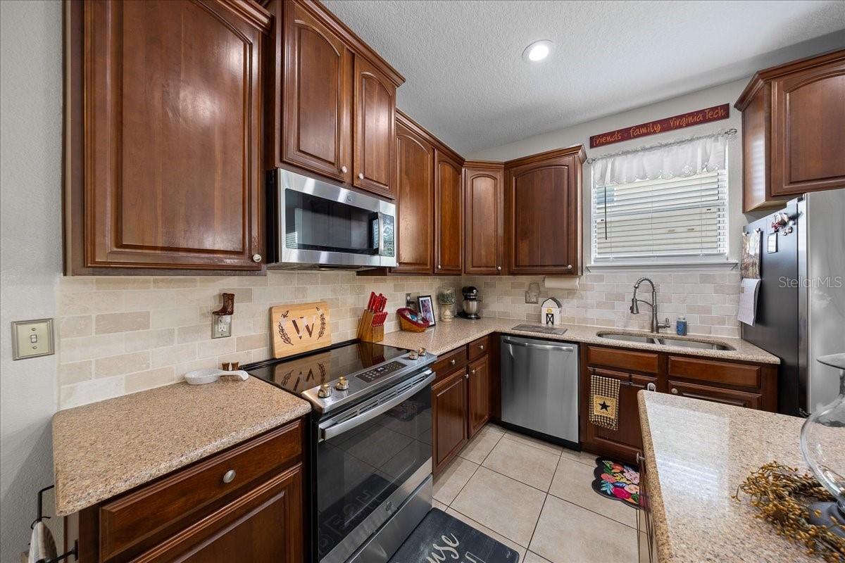 COLONY LAKES - Residential