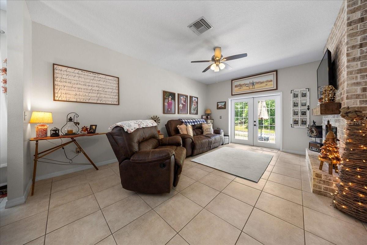 COLONY LAKES - Residential