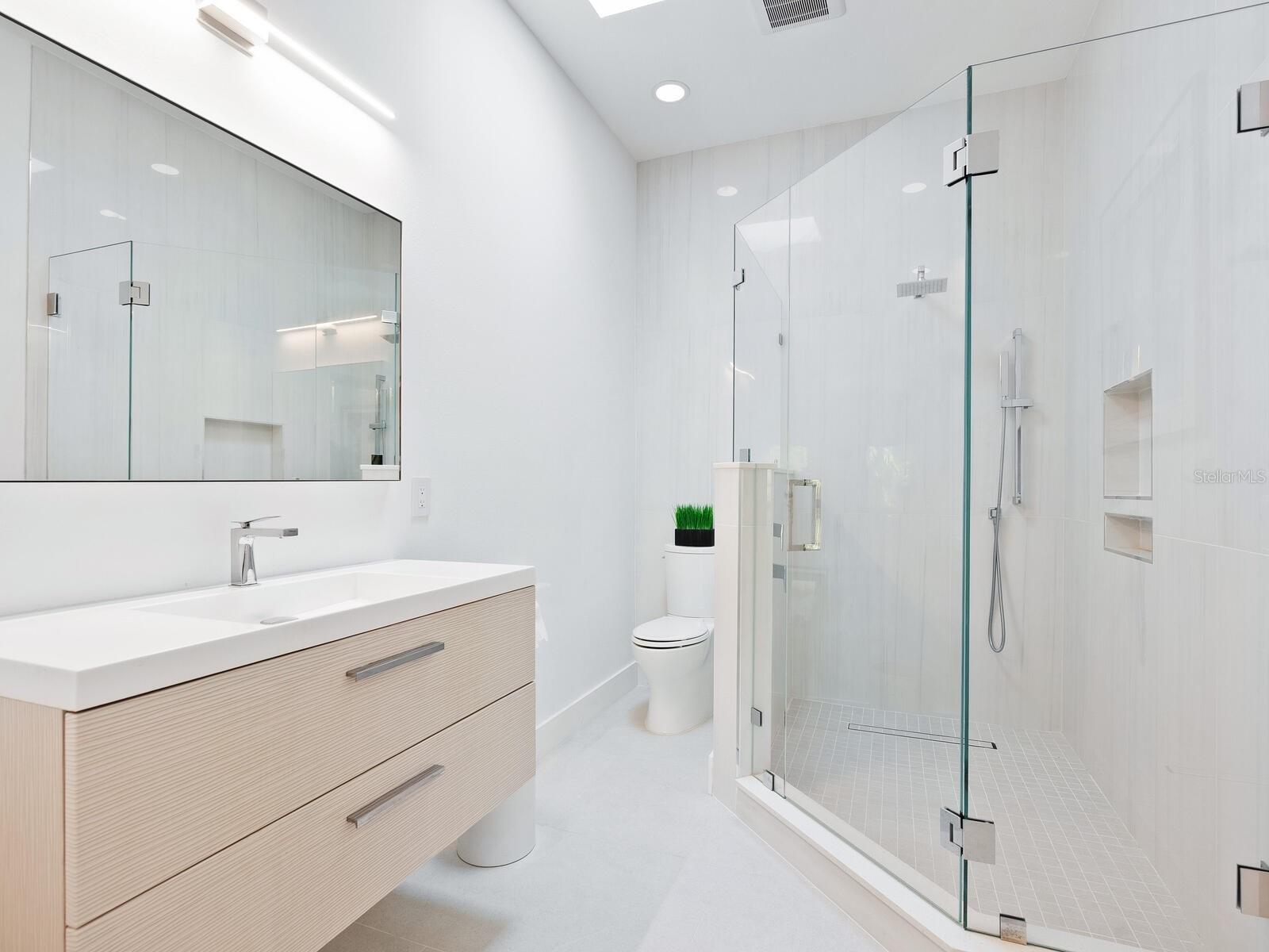 LANDINGS TREEHOUSE - Residential