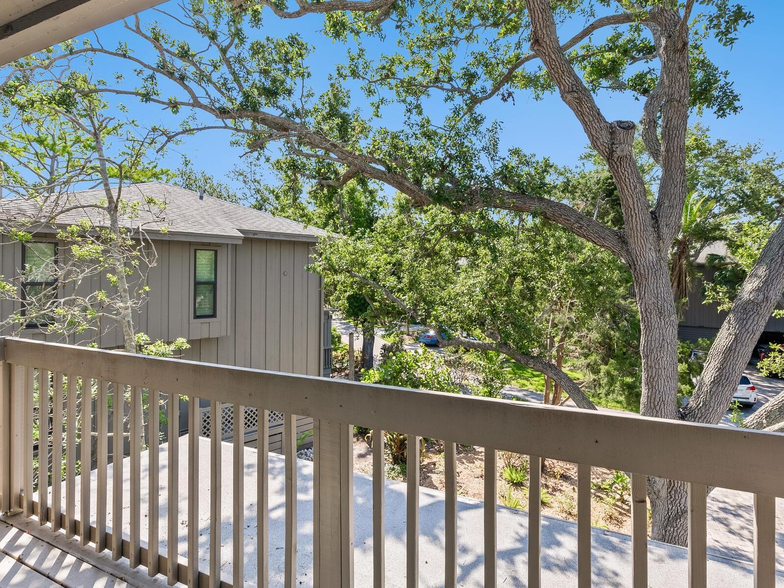 LANDINGS TREEHOUSE - Residential