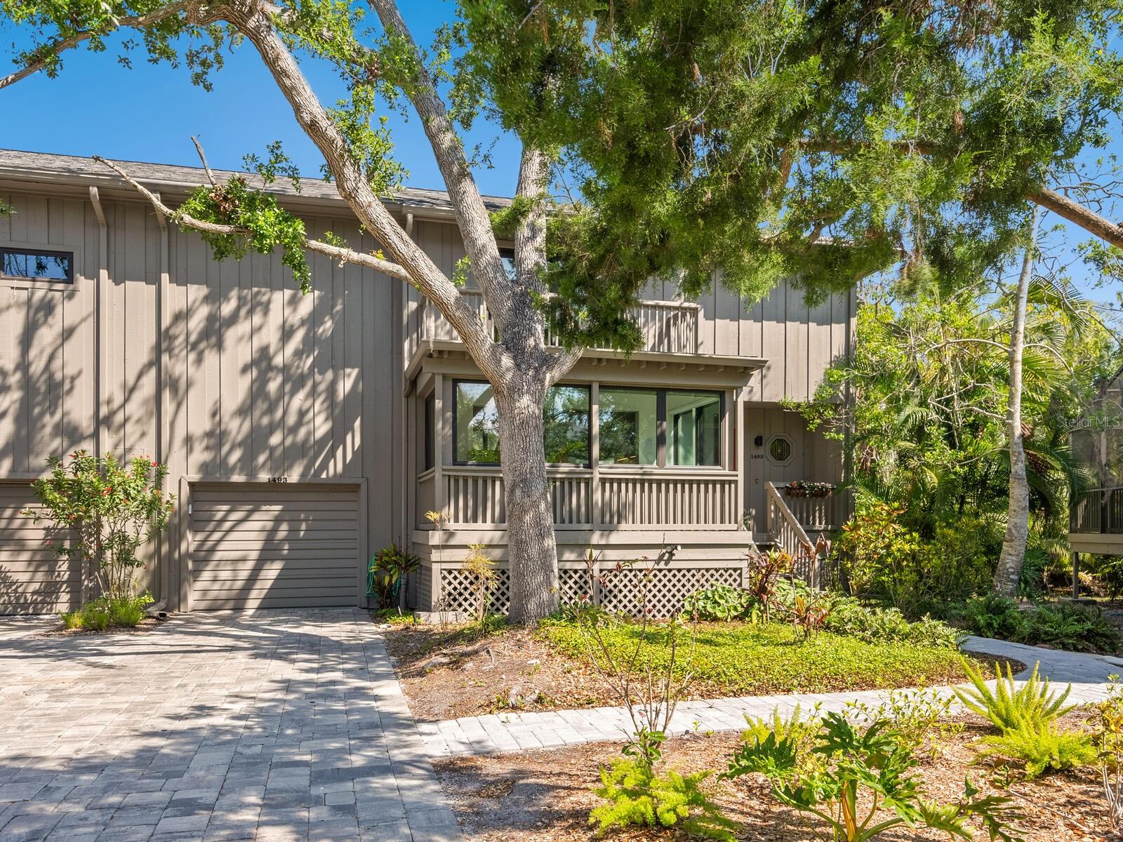 1493 LANDINGS LAKE DRIVE 32