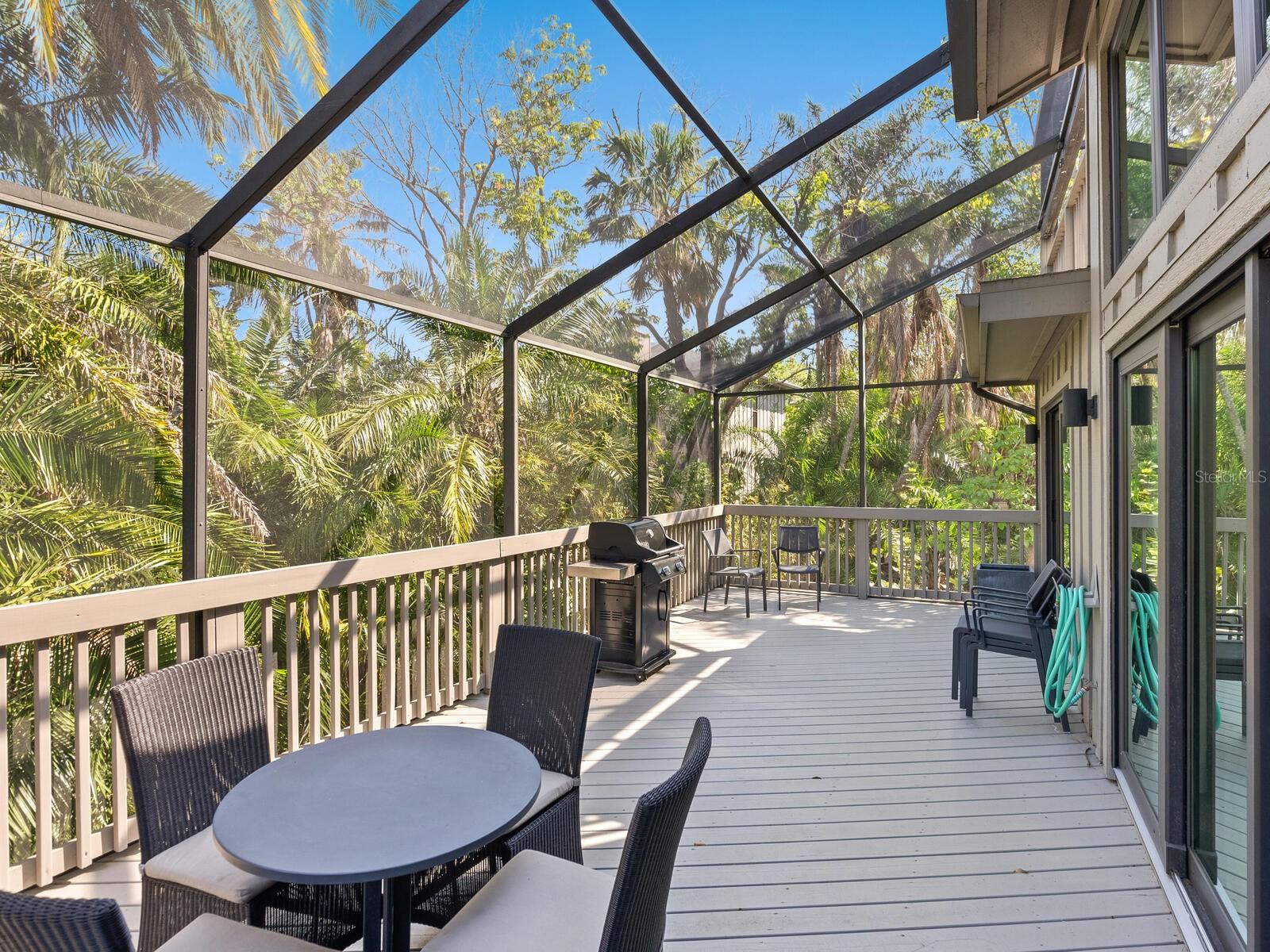 LANDINGS TREEHOUSE - Residential