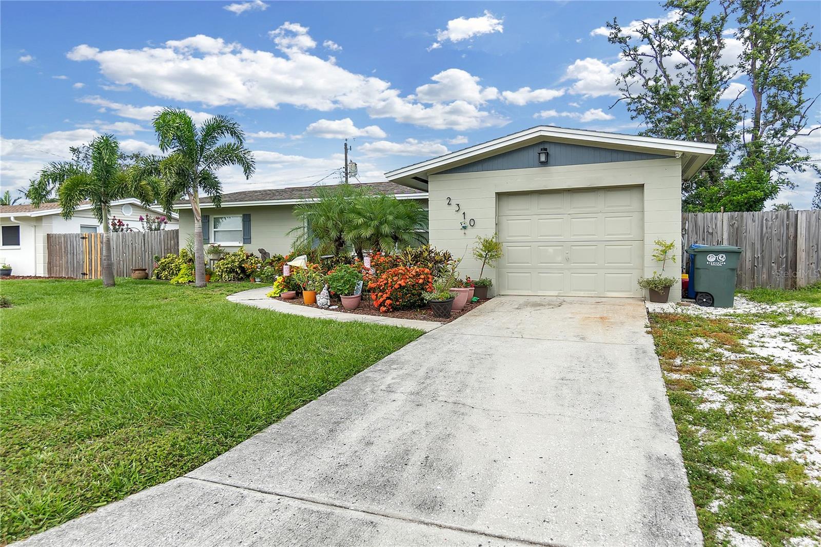 WINDSOR PARK FIRST UNIT - Residential