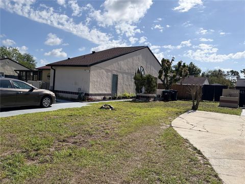 Photo of 639 Golden Sunshine Circle, Orlando, FL 32807 (MLS # S5149177)