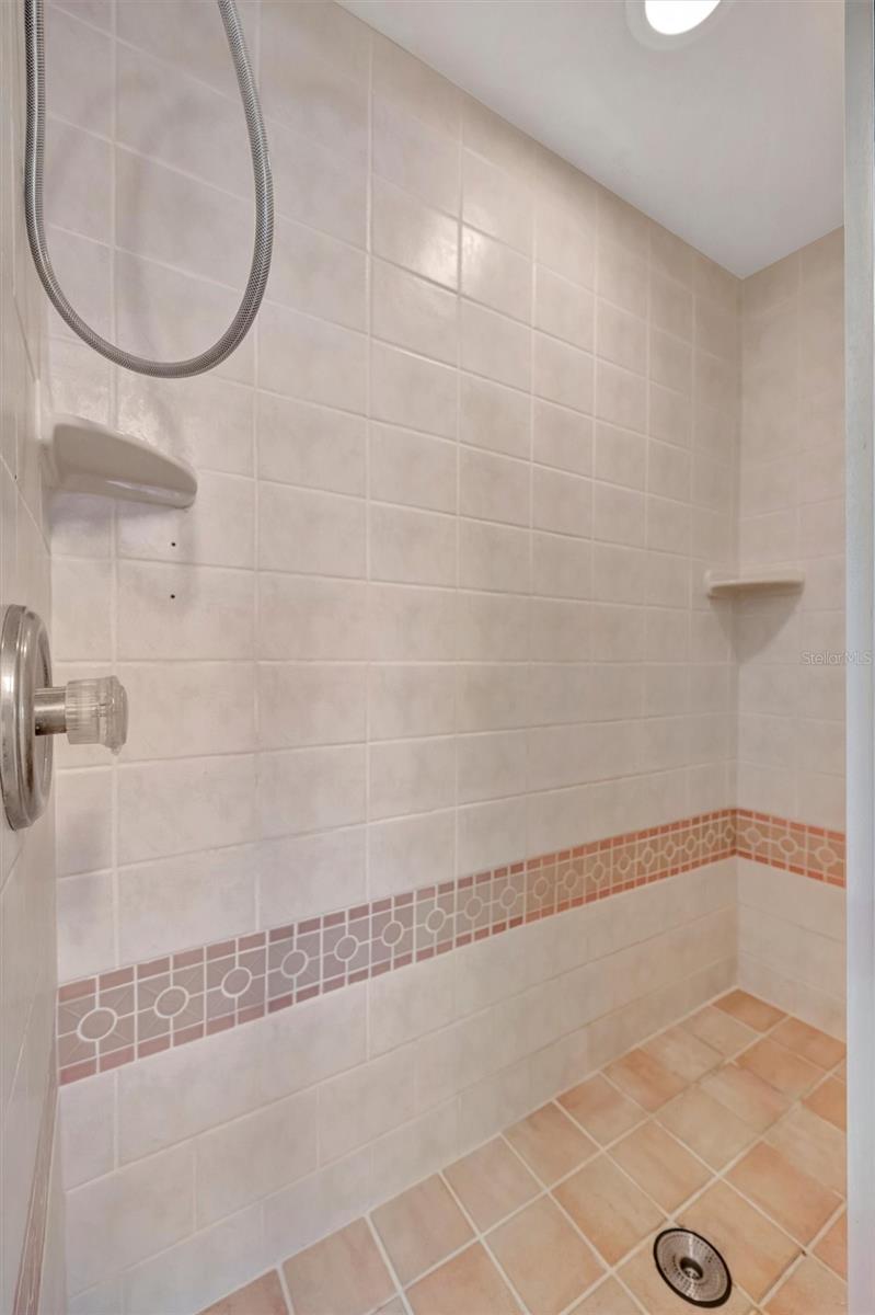 SOUTH VENICE - Residential