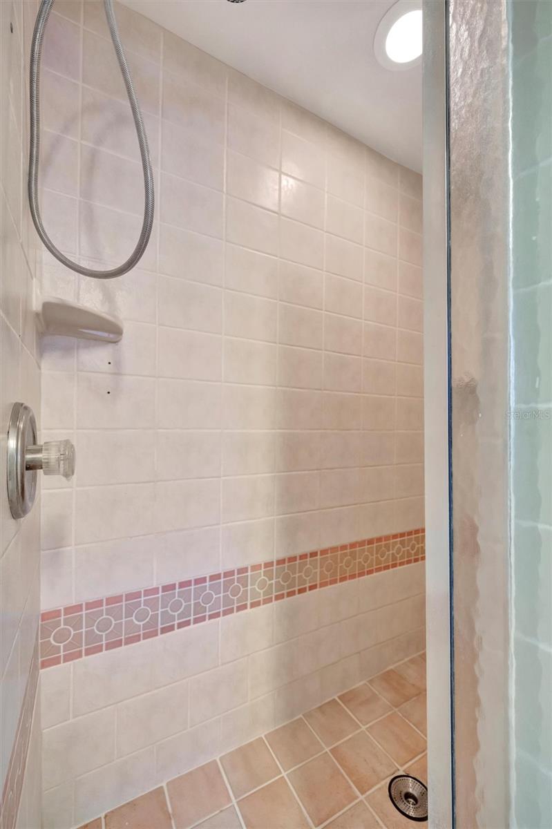 SOUTH VENICE - Residential