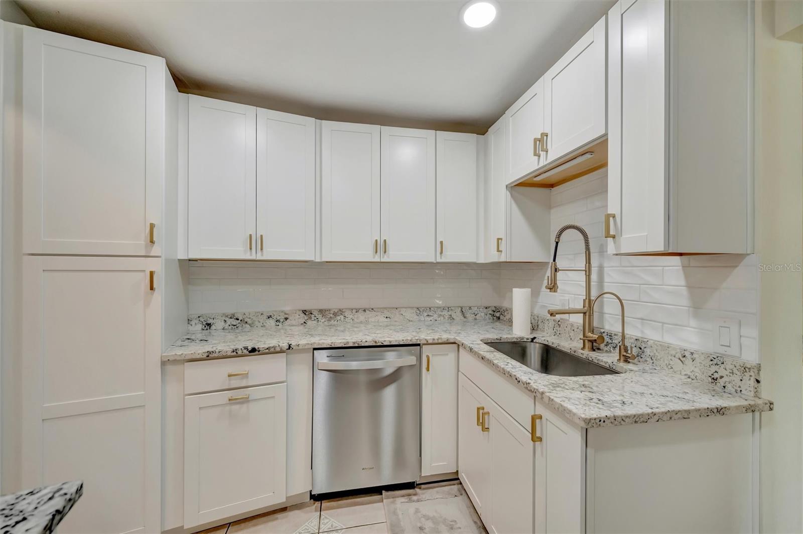 SOUTH VENICE - Residential