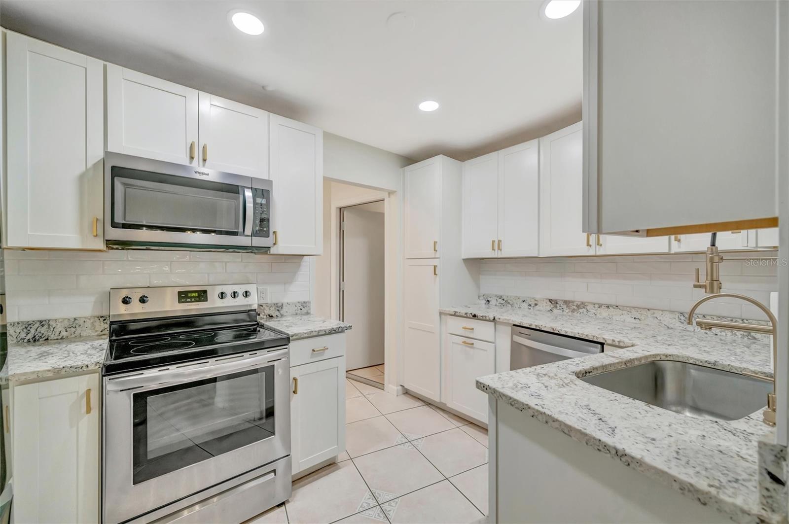 SOUTH VENICE - Residential