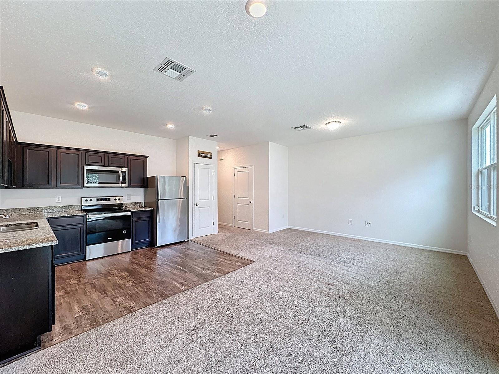 RESERVE/TOWN CENTER - Residential Lease