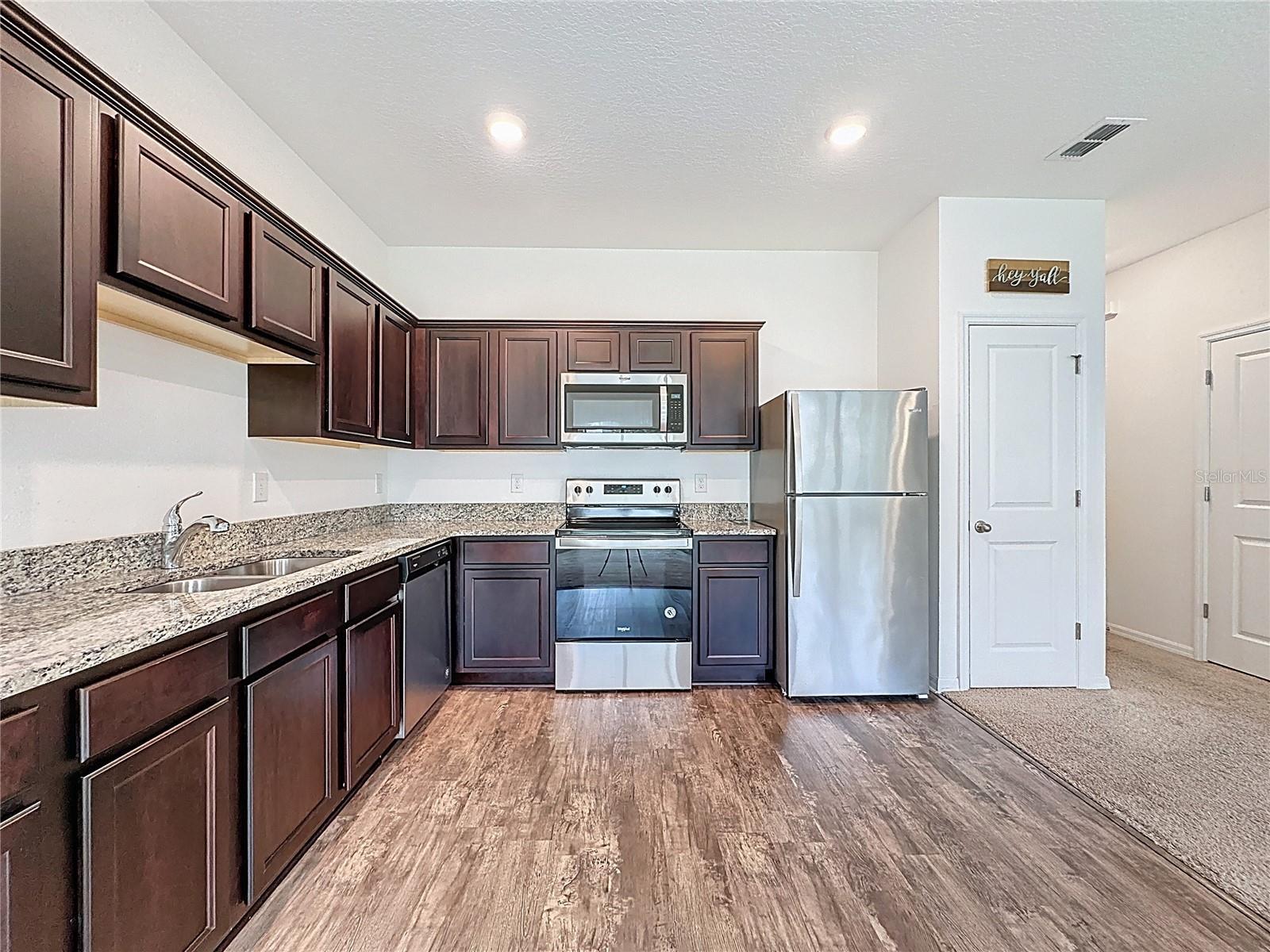 RESERVE/TOWN CENTER - Residential Lease
