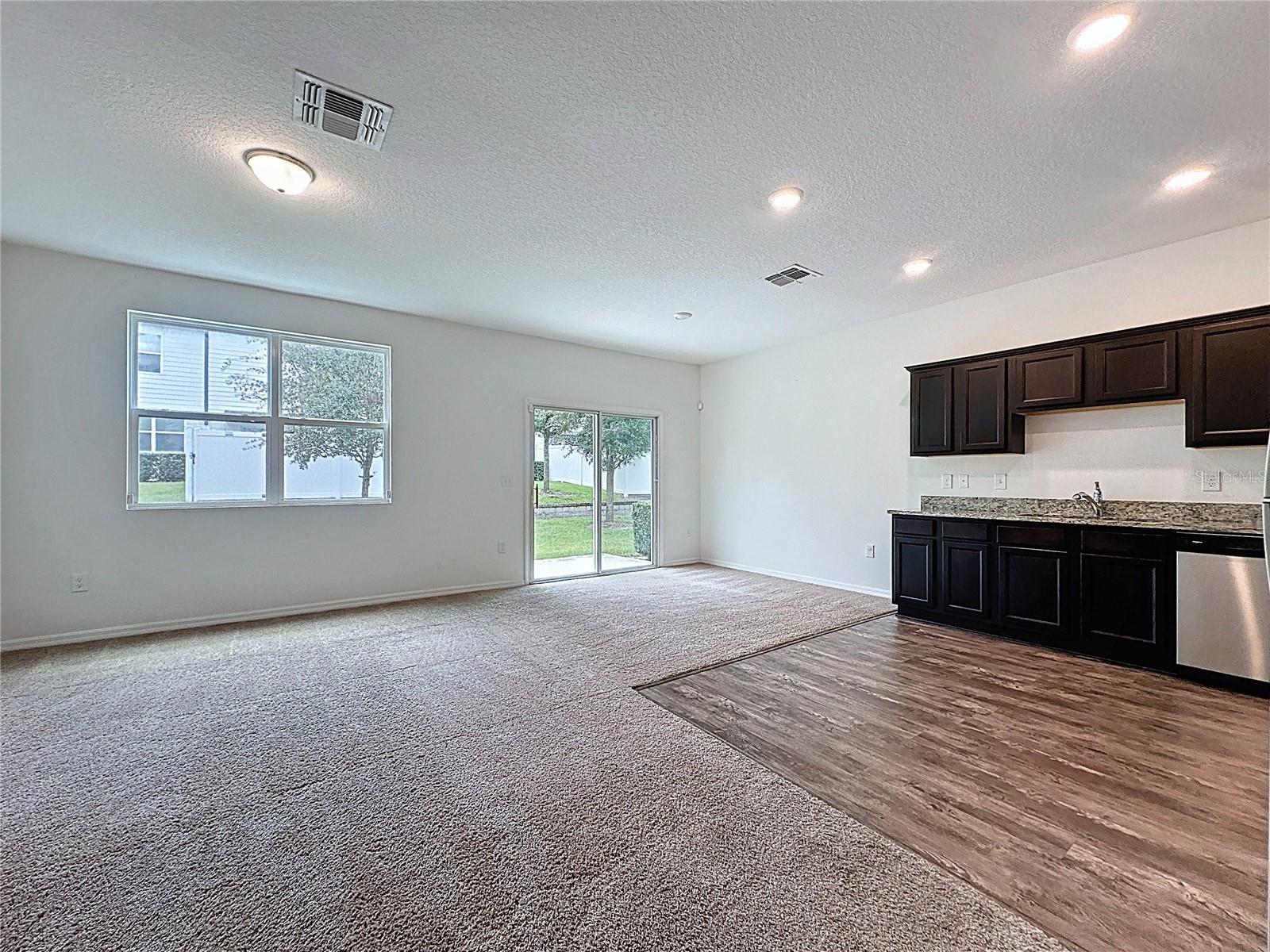 RESERVE/TOWN CENTER - Residential Lease