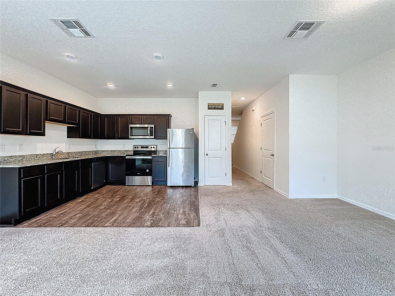 RESERVE/TOWN CENTER - Residential Lease