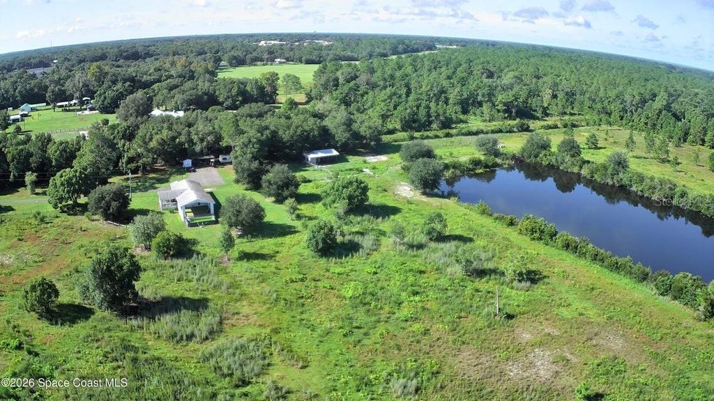 Photo of 572 N Pine Street, Pierson, FL 32180 (MLS # O6442382)