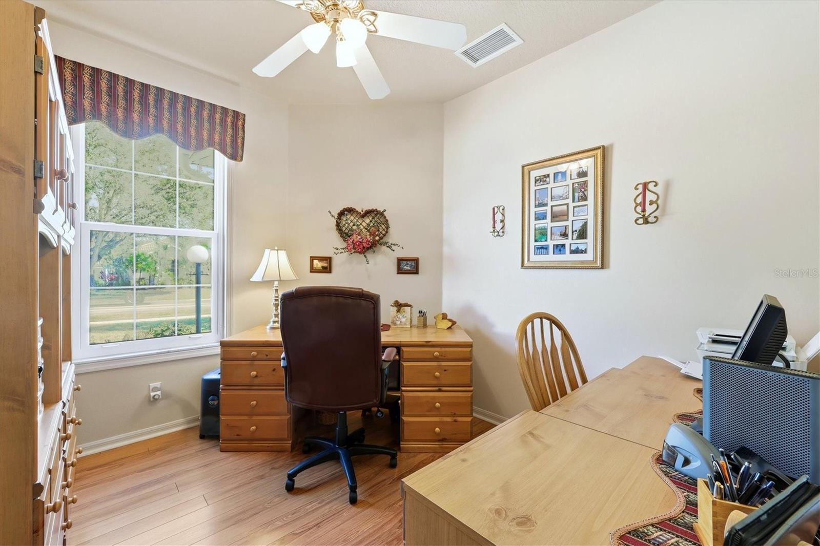 THREE OAKS - Residential