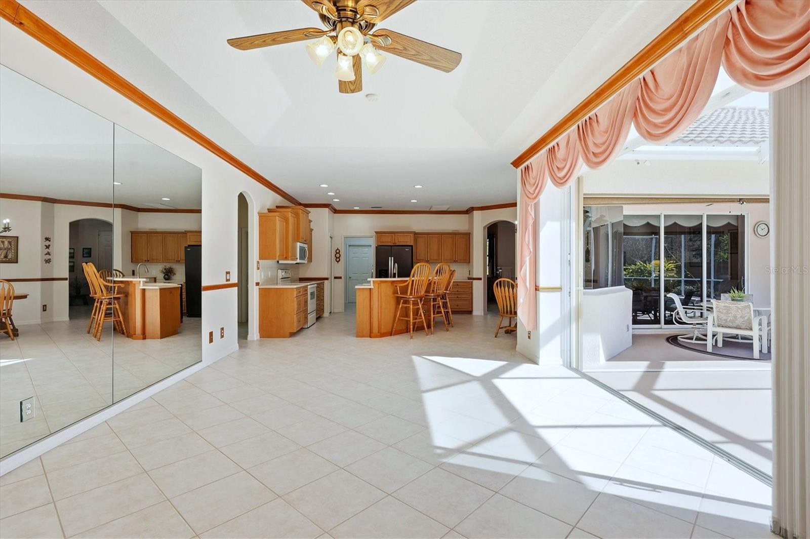 THREE OAKS - Residential