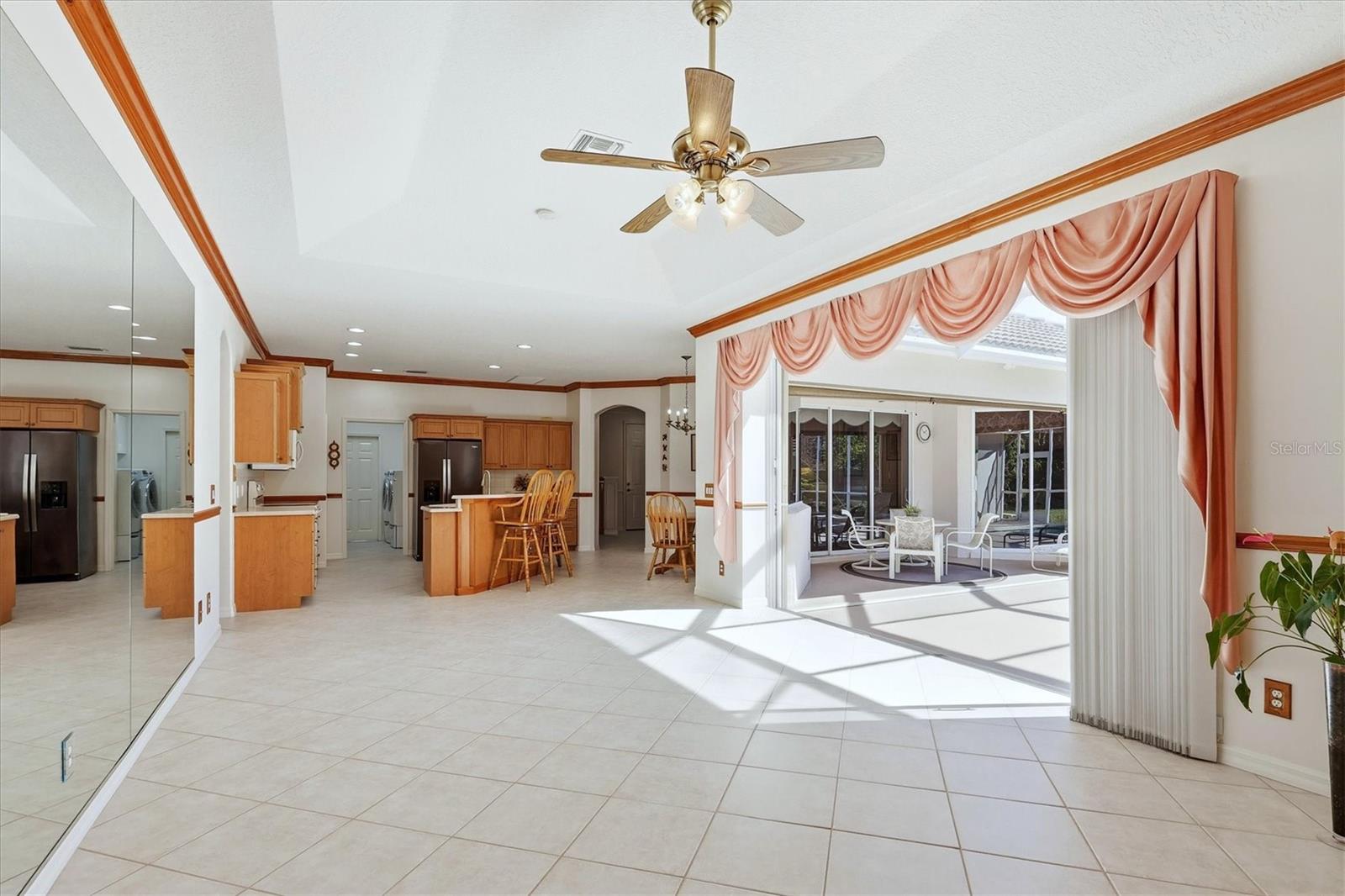 THREE OAKS - Residential