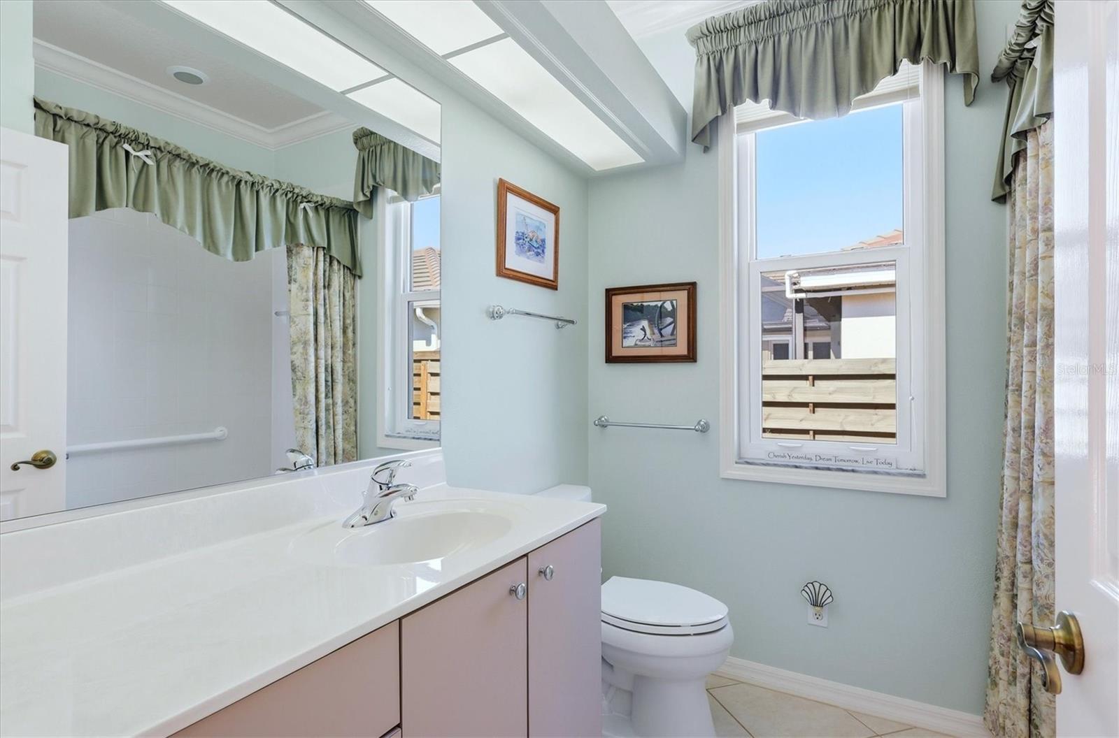 THREE OAKS - Residential